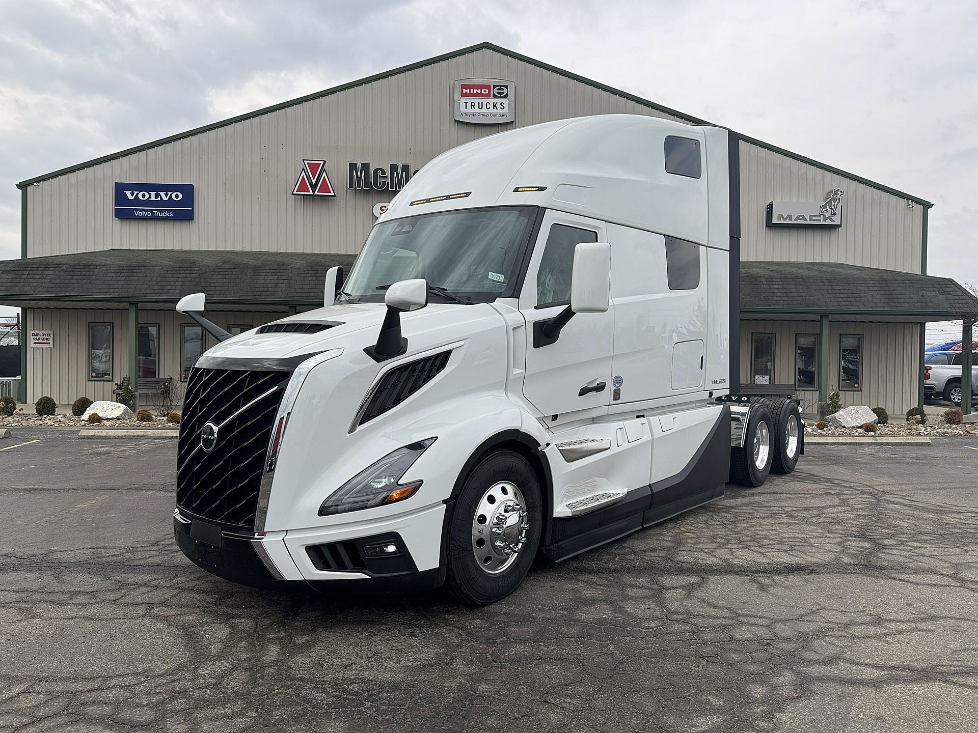 2027-volvo-vnl+860.1.jpg